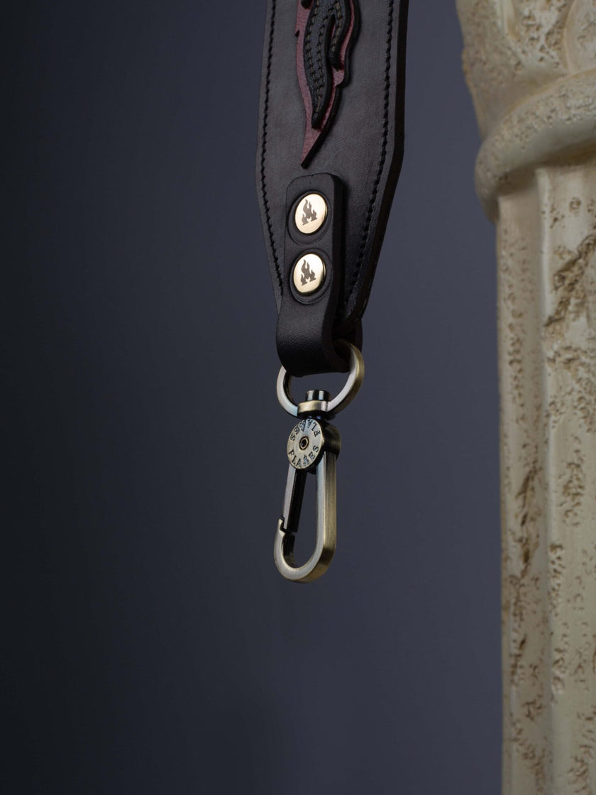 FLAMES hook close up gold