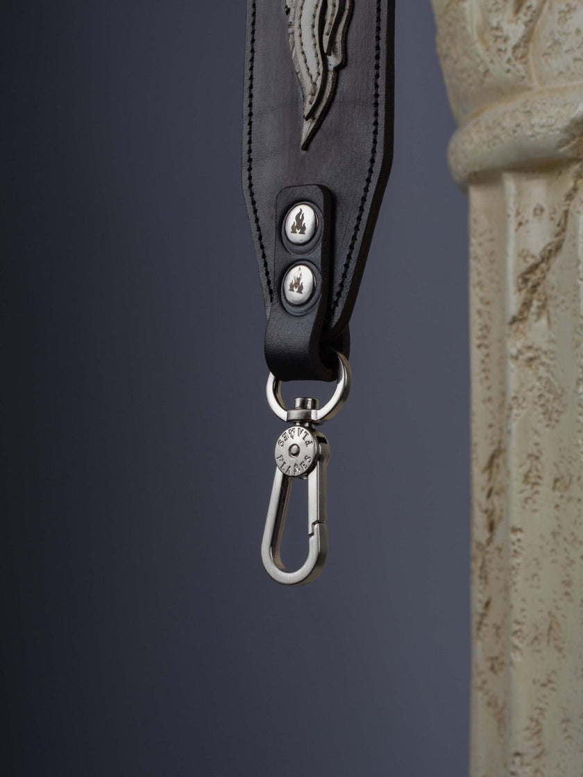 FLAMES hook close up silver